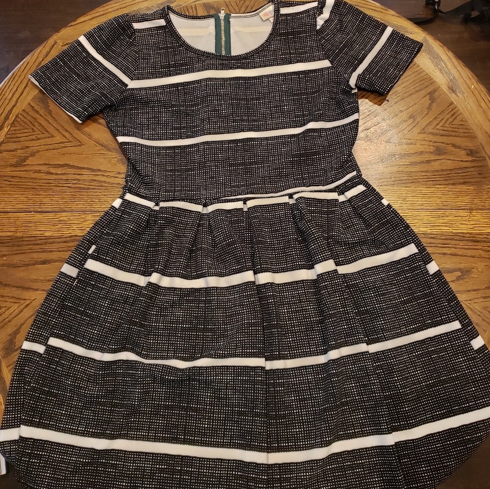 Women’s Black and White Striped Fit-and-Flare Dress